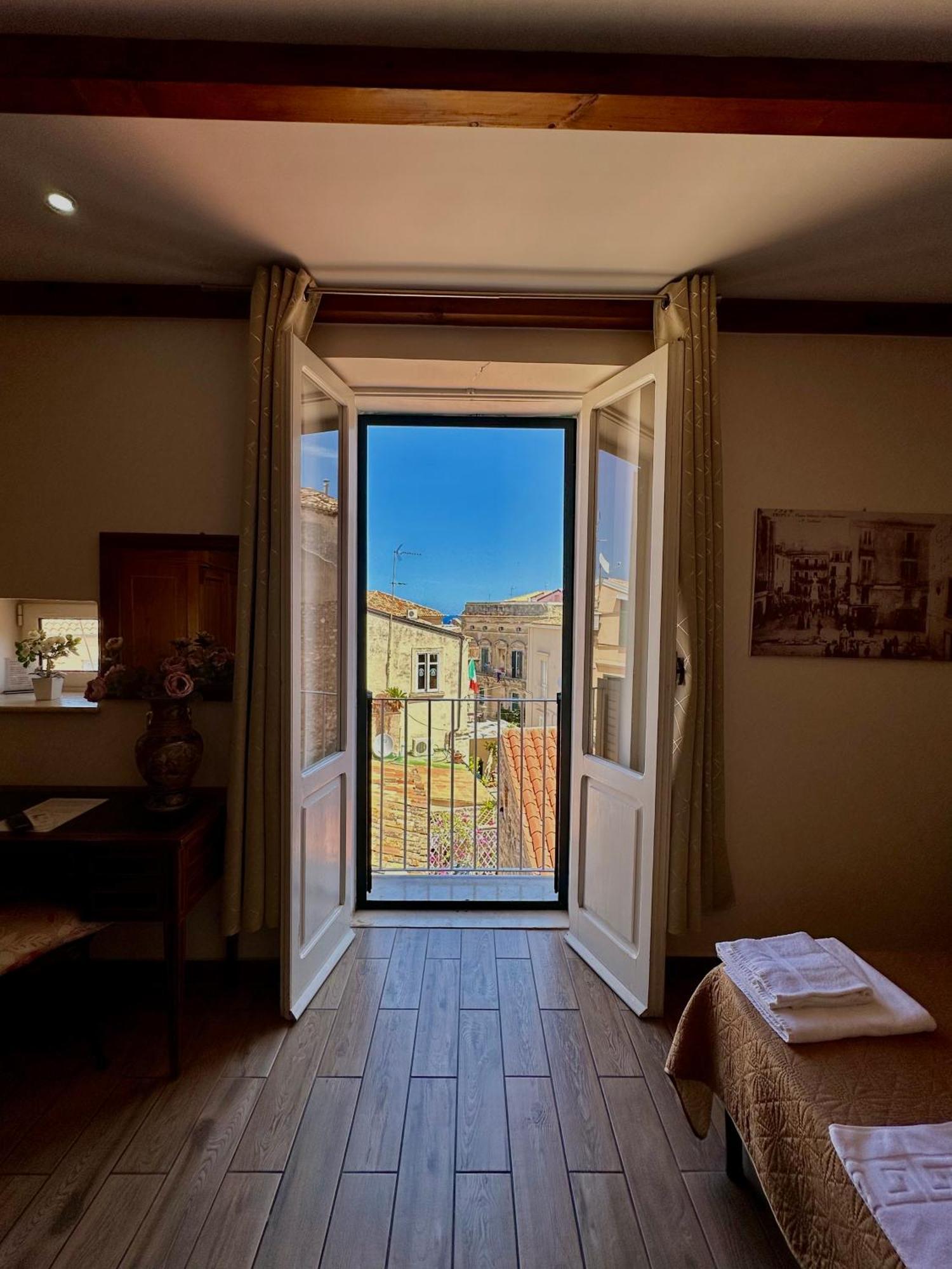 Lorylu Hotel Tropea Exterior photo